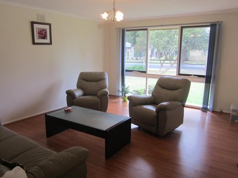 17 Bexsarm Crescent, Rowville VIC 3178