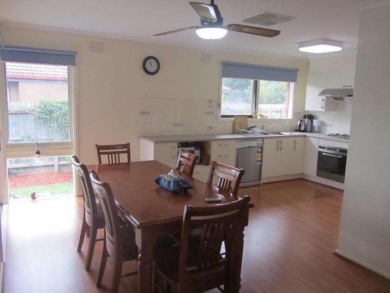 17 Bexsarm Crescent, Rowville VIC 3178