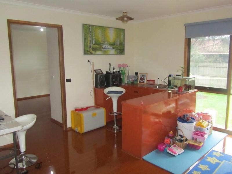 17 Bexsarm Crescent, Rowville VIC 3178