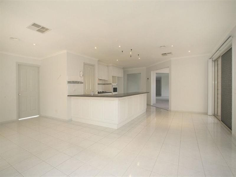 11 Kalimna Court, Rowville VIC 3178