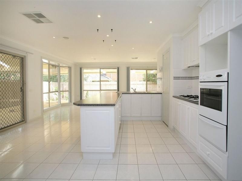 11 Kalimna Court, Rowville VIC 3178