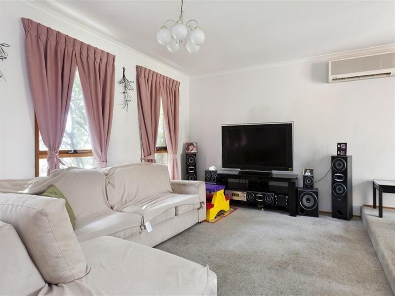 68 Dandelion Drive, Rowville VIC 3178