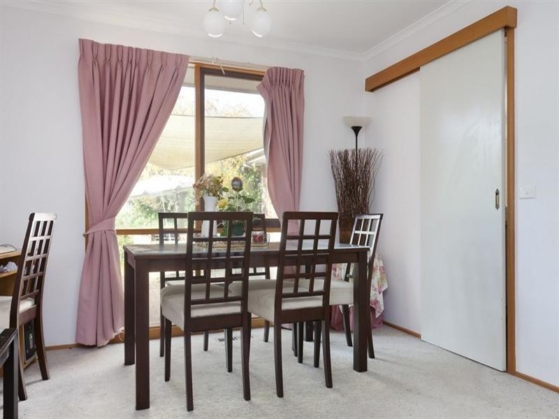 68 Dandelion Drive, Rowville VIC 3178