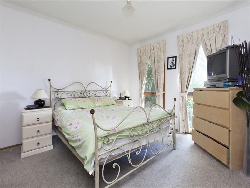 68 Dandelion Drive, Rowville VIC 3178