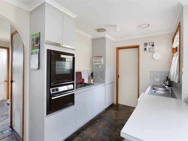 68 Dandelion Drive, Rowville VIC 3178