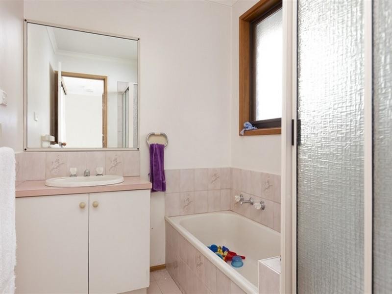 68 Dandelion Drive, Rowville VIC 3178