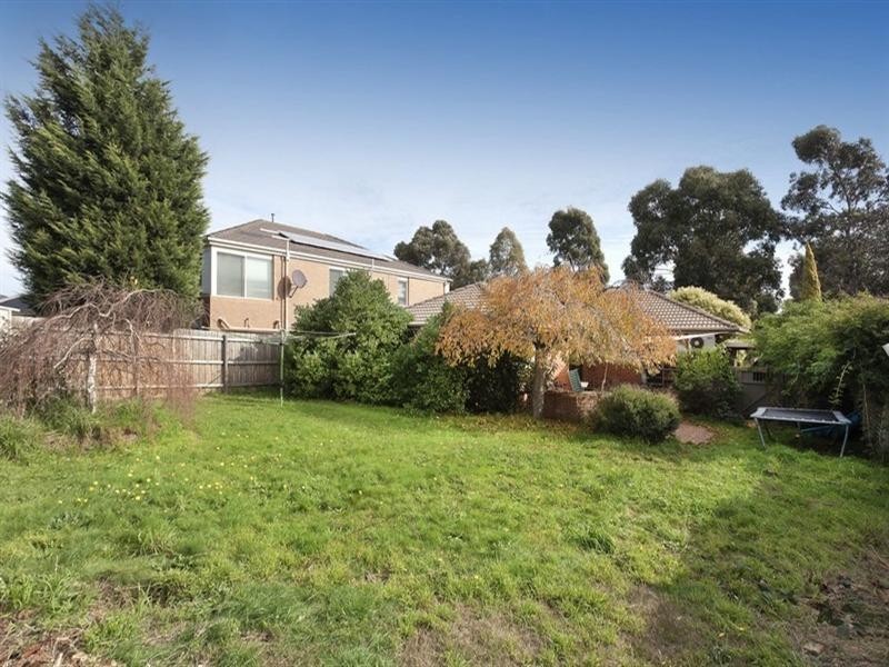 68 Dandelion Drive, Rowville VIC 3178