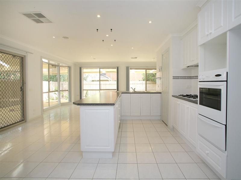 11 Kalimna Avenue, Rowville VIC 3178