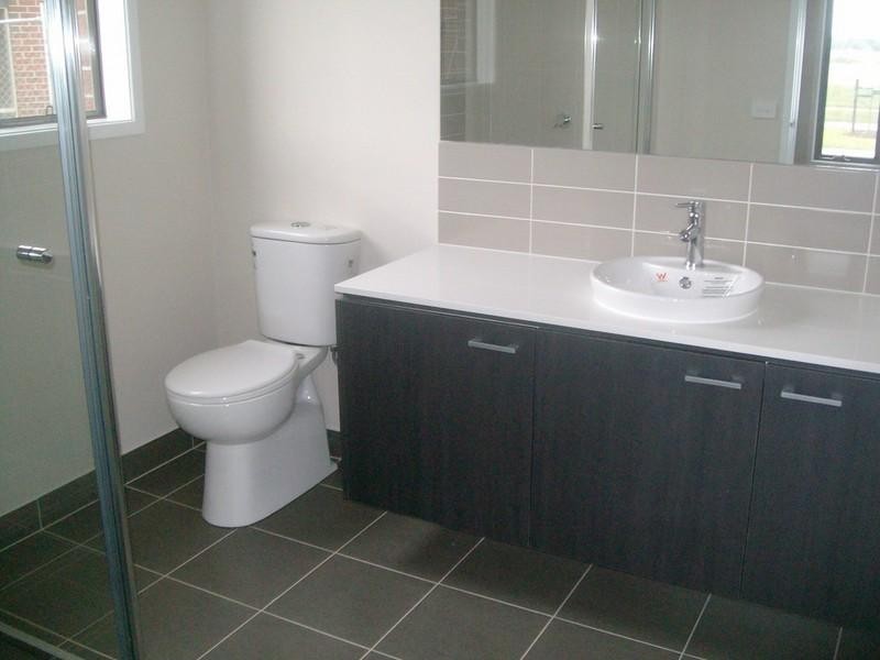 70 Mountainview Boulevard, Cranbourne North VIC 3977