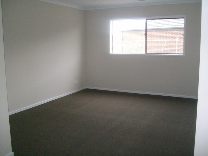 70 Mountainview Boulevard, Cranbourne North VIC 3977