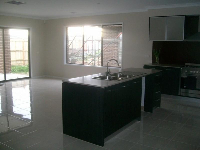 70 Mountainview Boulevard, Cranbourne North VIC 3977