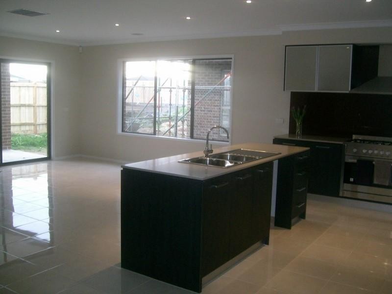 70 Mountainview Boulevard, Cranbourne North VIC 3977