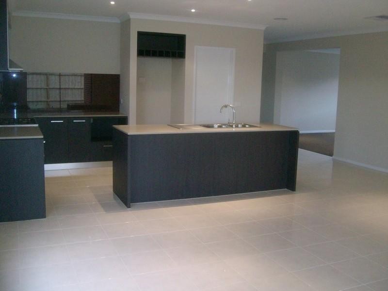 70 Mountainview Boulevard, Cranbourne North VIC 3977