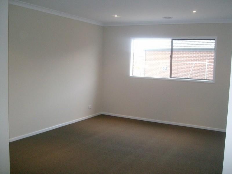 70 Mountainview Boulevard, Cranbourne North VIC 3977