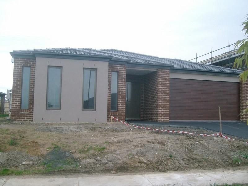 70 Mountainview Boulevard, Cranbourne North VIC 3977