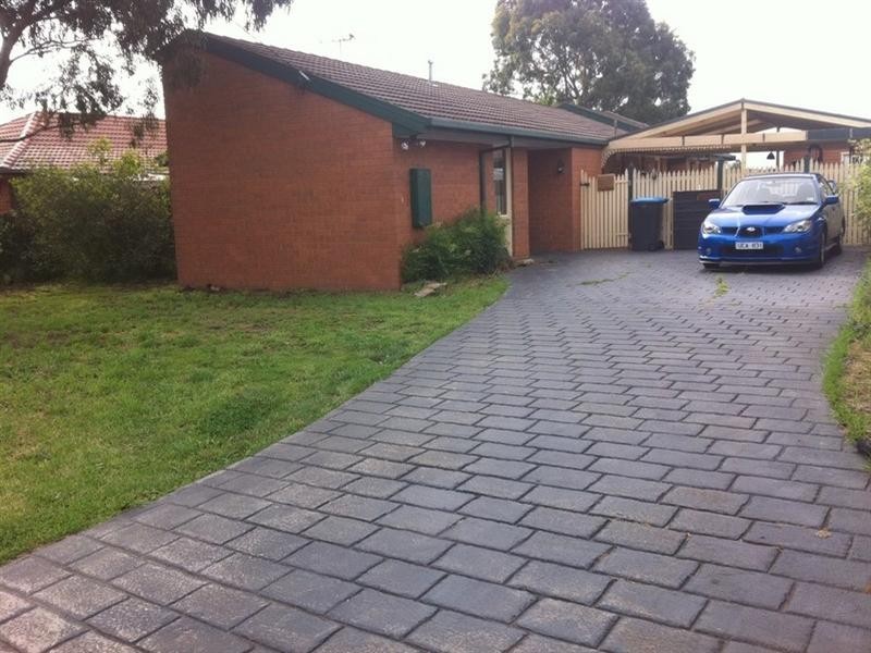 13 Corhanwarrabul Close, Rowville VIC 3178