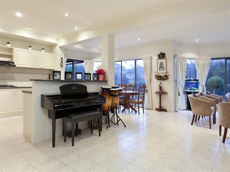 22 Claremont Way, Lysterfield VIC 3156