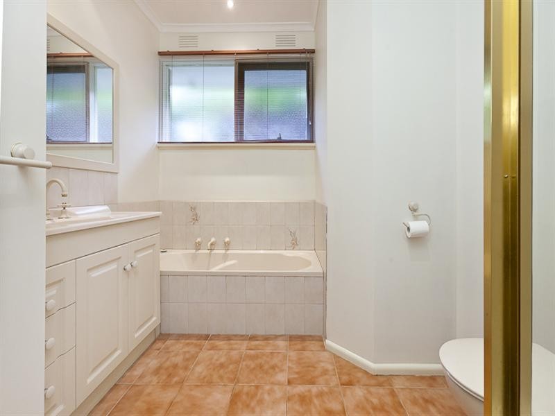 31 Le Gallienne Crescent, Mulgrave VIC 3170