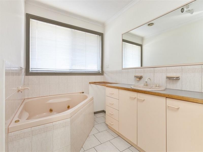 2 Shearer Drive, Rowville VIC 3178