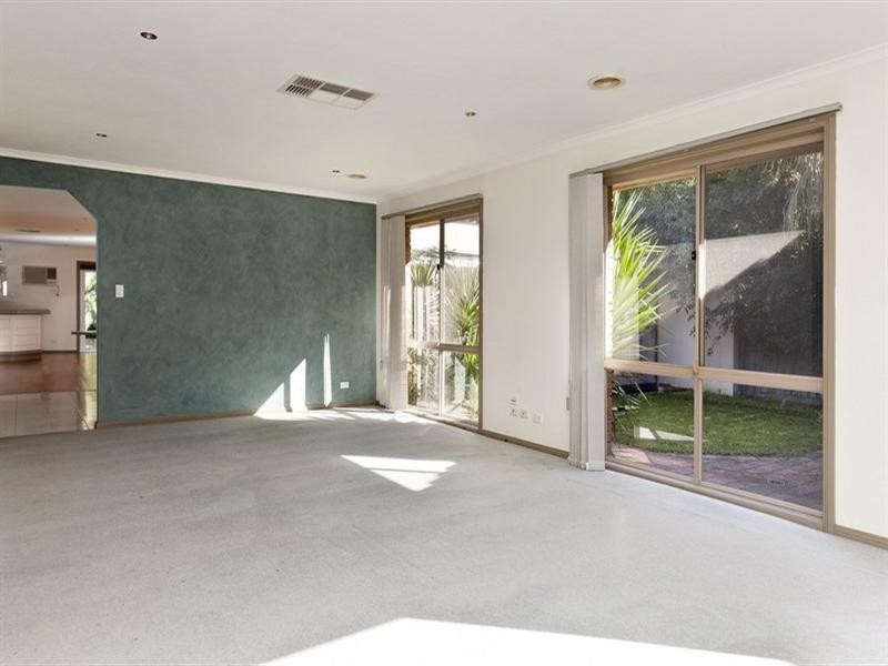2 Shearer Drive, Rowville VIC 3178