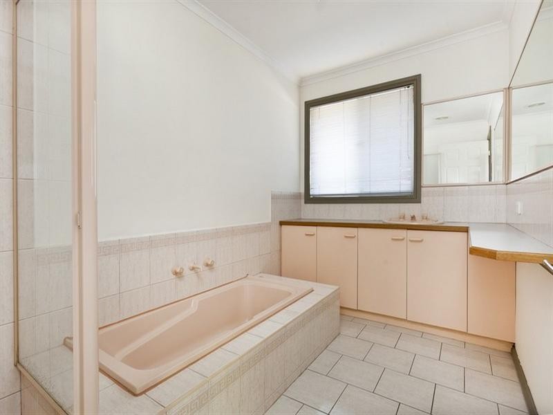 2 Shearer Drive, Rowville VIC 3178