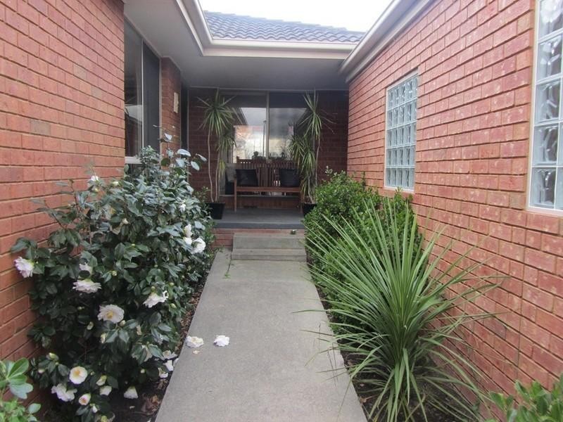 319 Dandelion Drive, Rowville VIC 3178