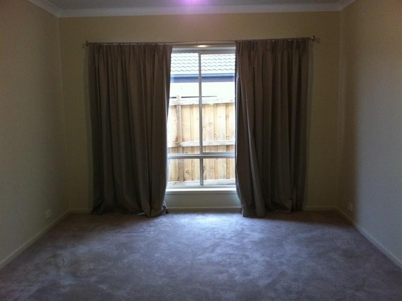 7 McGarvie Drive, Cranbourne North VIC 3977