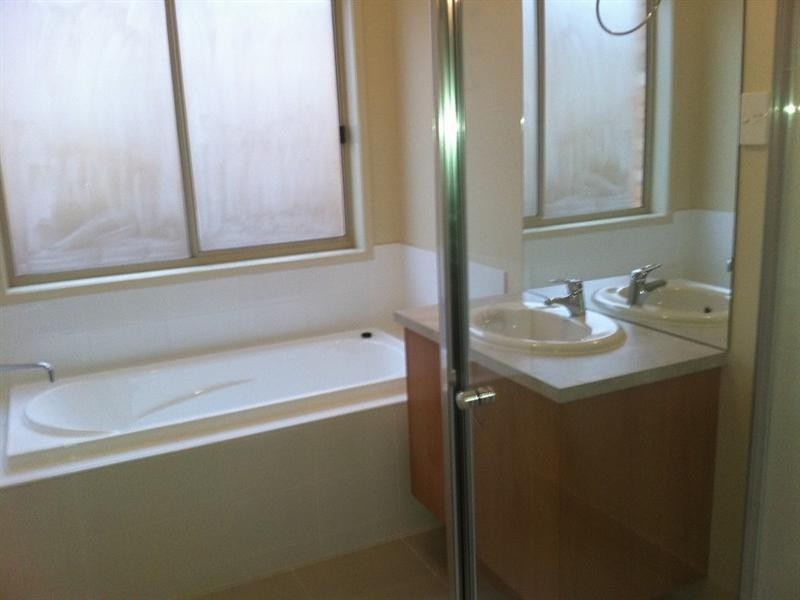 7 McGarvie Drive, Cranbourne North VIC 3977