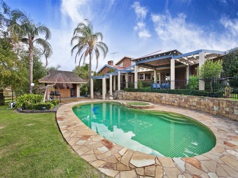 332 Hallam North Road, Lysterfield South VIC 3156