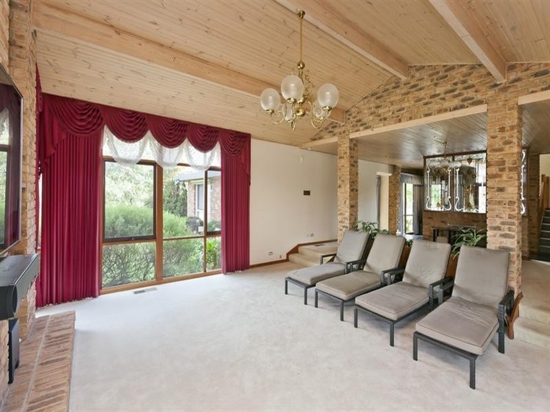 332 Hallam North Road, Lysterfield South VIC 3156