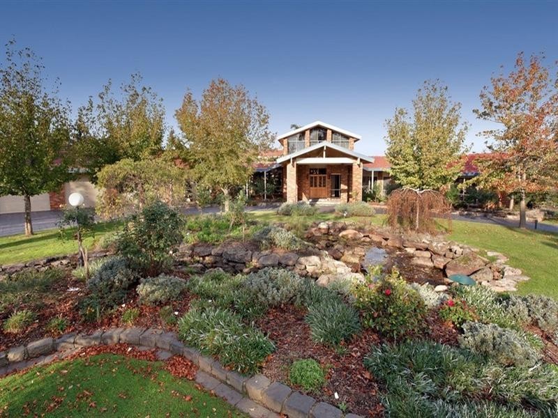 332 Hallam North Road, Lysterfield South VIC 3156