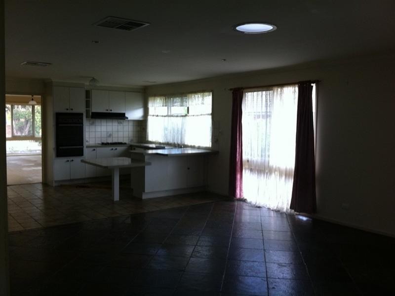 85 Dandelion Drive, Rowville VIC 3178