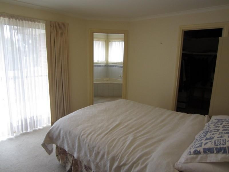 1 Orchard Way S, Rowville VIC 3178