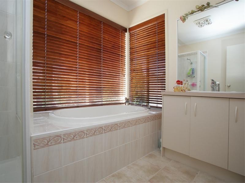 33 Kilcatten Rise, Rowville VIC 3178