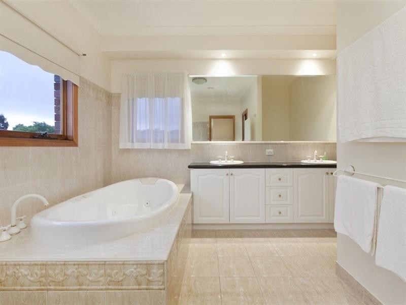 40 Grange Drive, Lysterfield VIC 3156