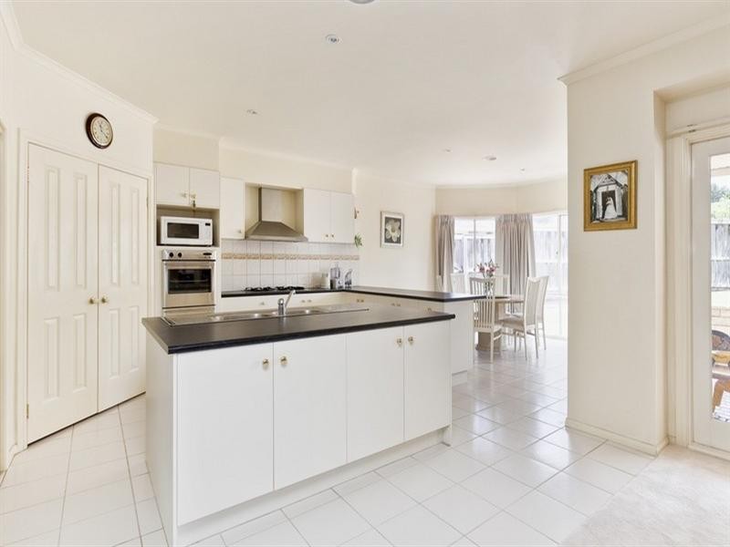 28 Woodside Drive, Rowville VIC 3178