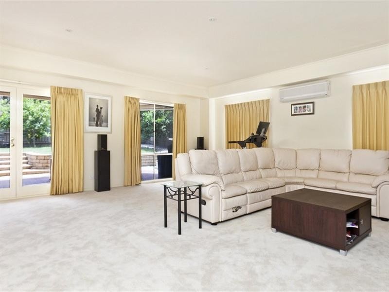 28 Woodside Drive, Rowville VIC 3178