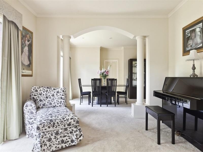 28 Woodside Drive, Rowville VIC 3178