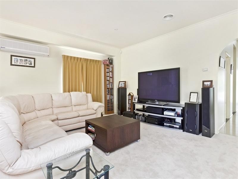 28 Woodside Drive, Rowville VIC 3178