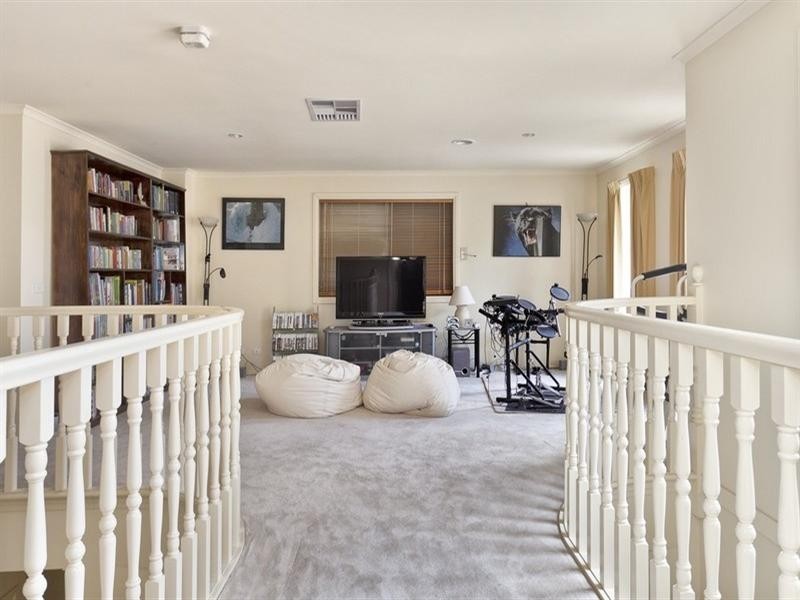 28 Woodside Drive, Rowville VIC 3178