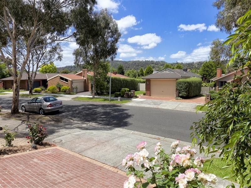 28 Woodside Drive, Rowville VIC 3178