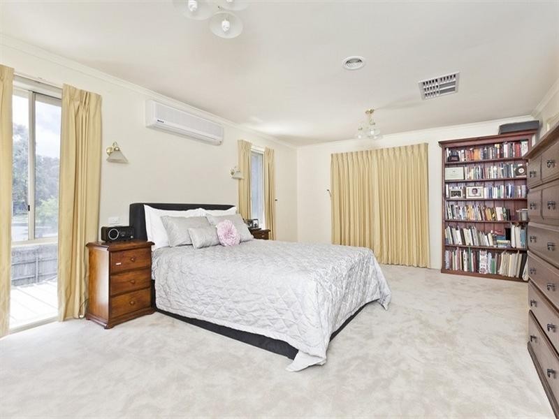 28 Woodside Drive, Rowville VIC 3178