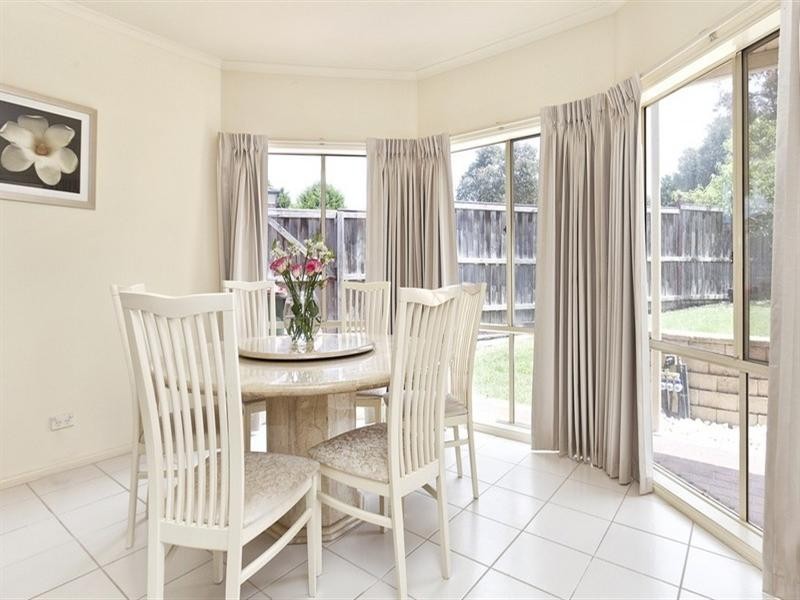 28 Woodside Drive, Rowville VIC 3178