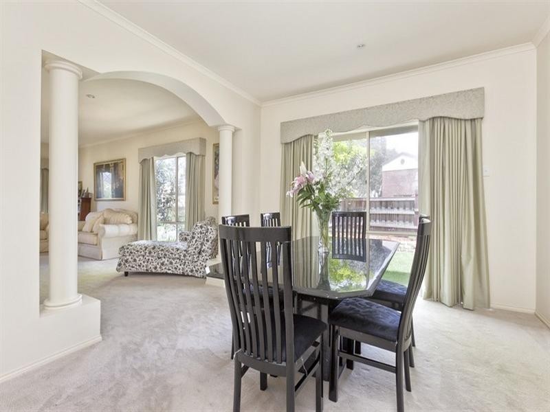 28 Woodside Drive, Rowville VIC 3178