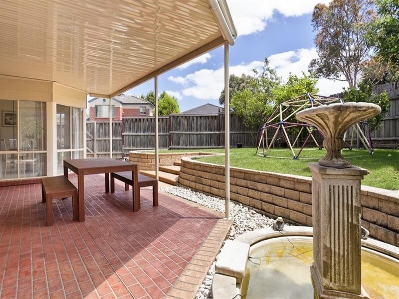 28 Woodside Drive, Rowville VIC 3178