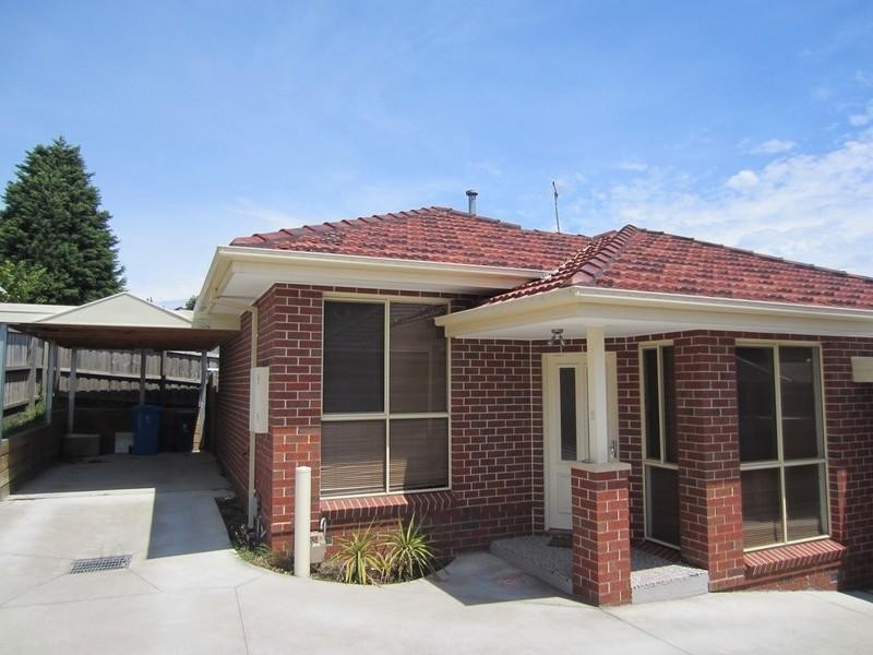 2/21 Chalcot Drive, Endeavour Hills VIC 3802