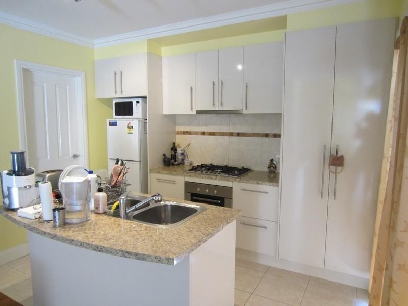 2/21 Chalcot Drive, Endeavour Hills VIC 3802