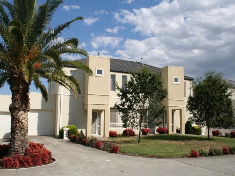 85 Sovereign Manors Crescent, Rowville VIC 3178