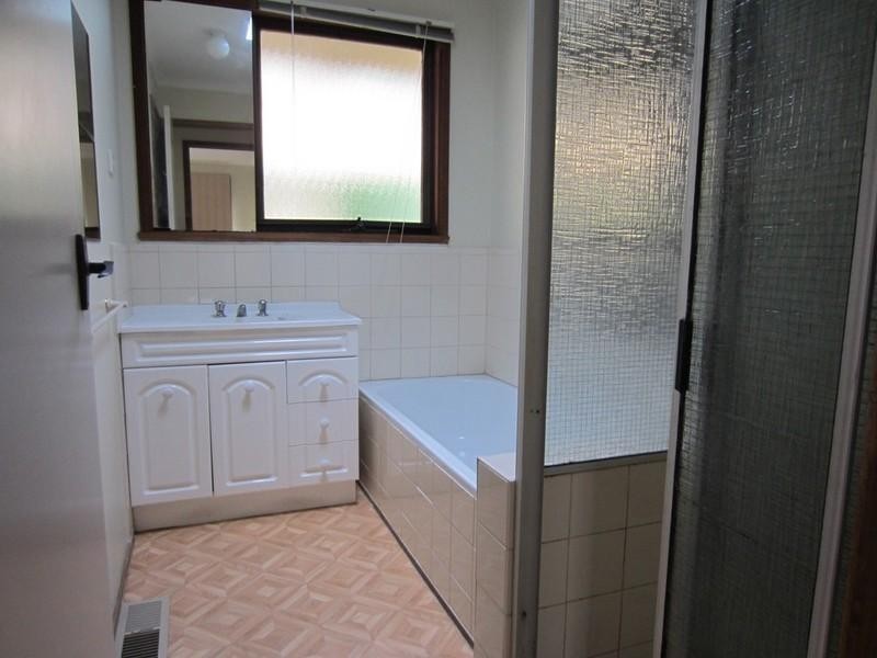 15 Eildon Parade, Rowville VIC 3178