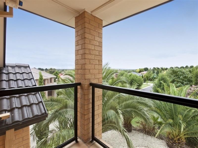 8 Glenview Place, Lysterfield VIC 3156